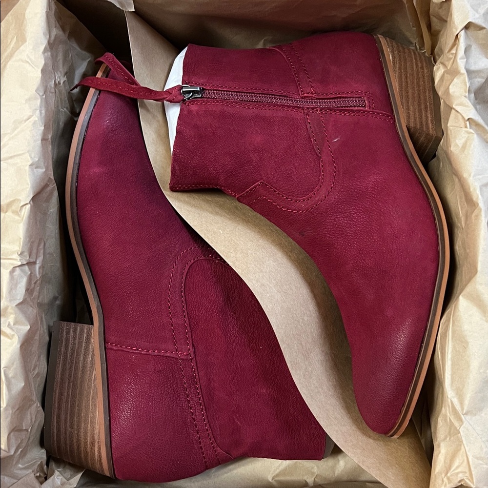 Frye and Co. Rubie Zip in Raspberry - Picture 3 of 5